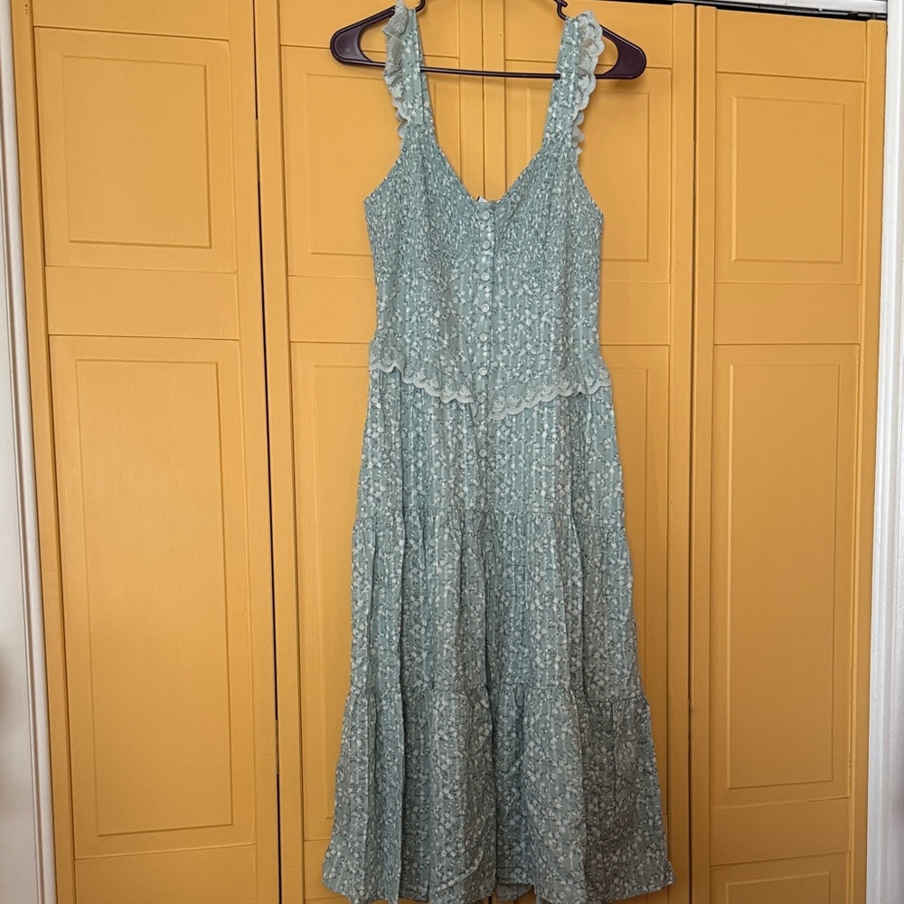 Chic Sleeveless Midi Dress in Light Blue